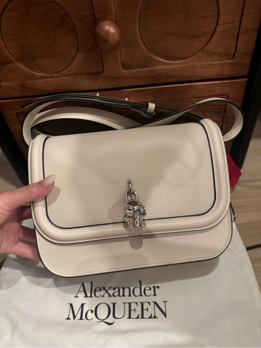 Alexander McQueen Skull Padlock Shoulder Bag. - Picture 3 of 8